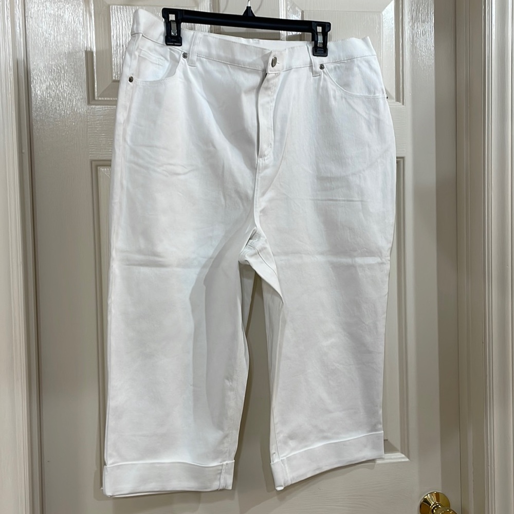 NWT Denim&Co White Cuffed Crop Pants